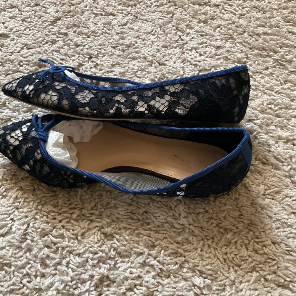 J.CREW gemma lace ballet flat. SIZE: 5M. COLOR: navy. - Picture 6 of 7